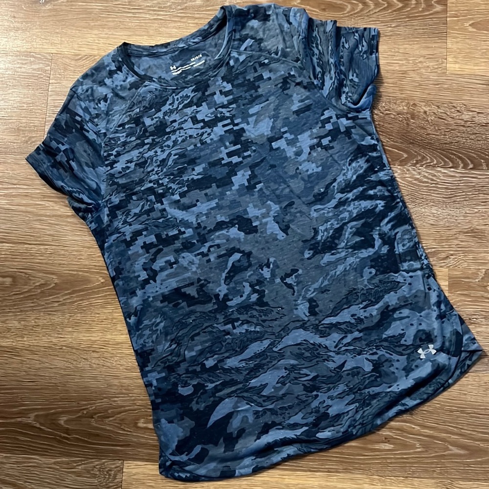Women’s Under Armour Top (L)